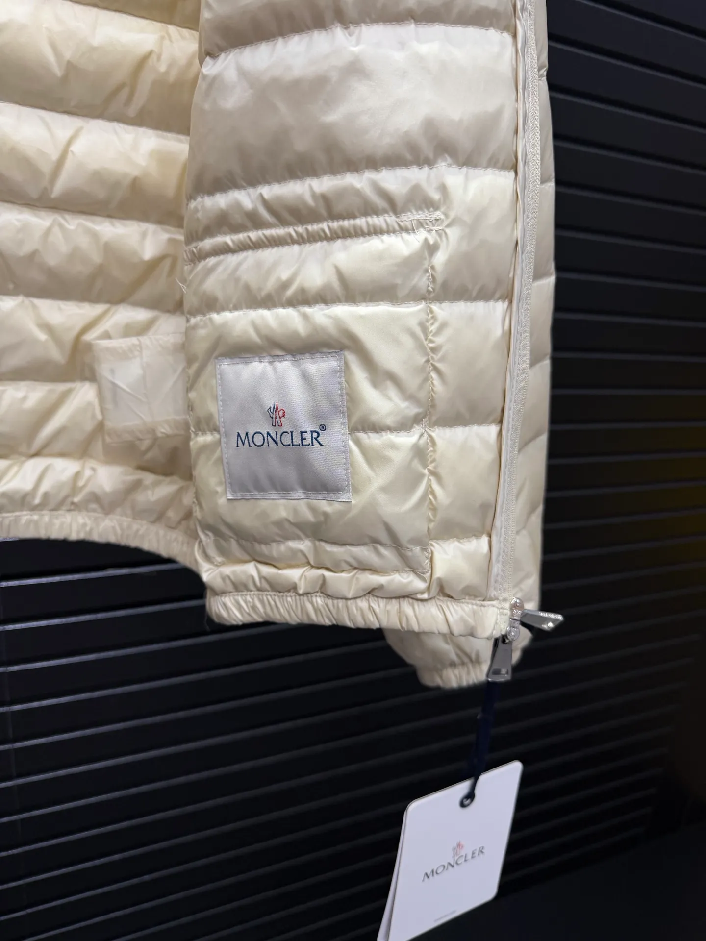 Moncler Same Style Lans Same Style ， 。 ， ; ， ， ， ：Black Khaki Beige Light Blue Light Pink White Size：1234